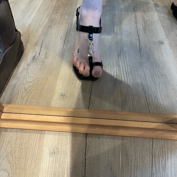 Authentic YSL pantent leather heels size 39 new in box - Picture 5 of 10